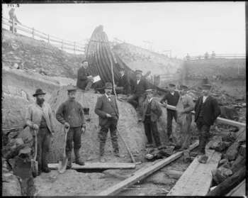 The excavation of the Oseberg ship was lead by Professor Gabriel Gustafson (Number three from the left)&amp;#160; View the image in full size .