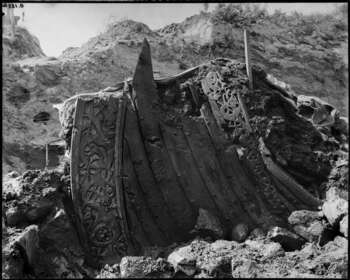 The Viking is richly decorated, with carved animal ornamentation running from the keel all the way up along the stem, culminating in an impressive serpent head. The serpent head was also found in the grave and reconstructed later.&amp;#160; View the image in full size .