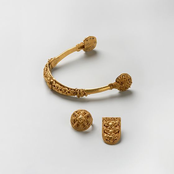 Golden objects from the Viking Age